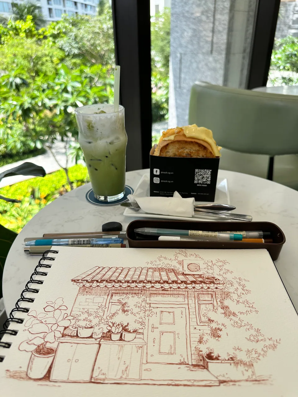 Matcha latte với lớp bọt mịn